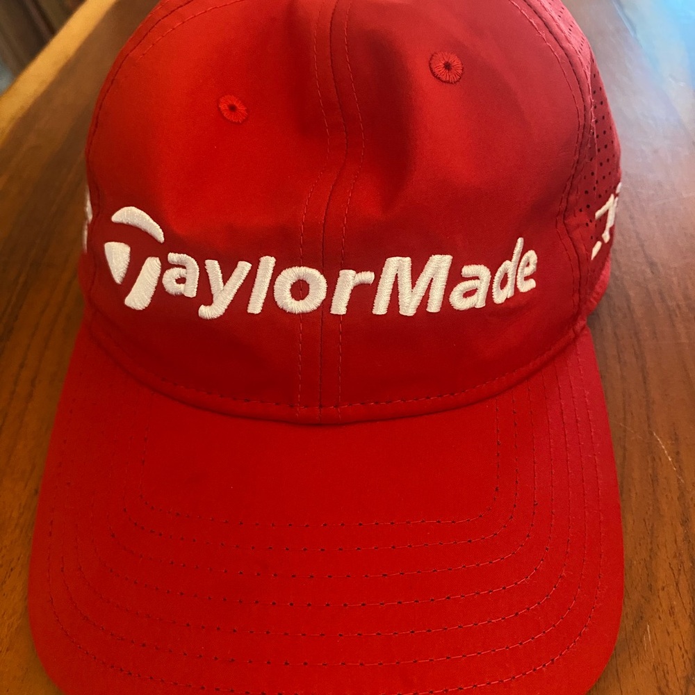 TaylorMade‎ Red  TP5 Strap back cap CLEAN
